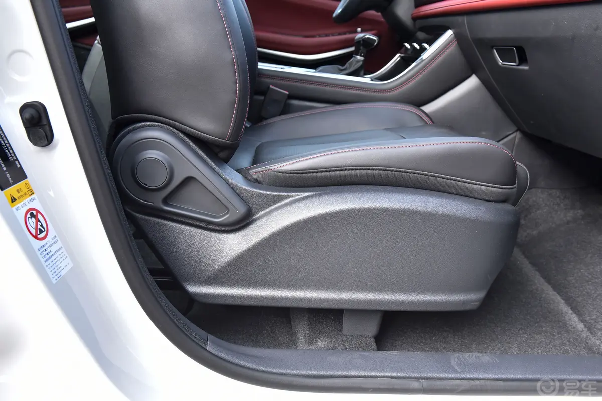 长安CS75畅享版 1.5T 自动豪华型副驾座椅调节