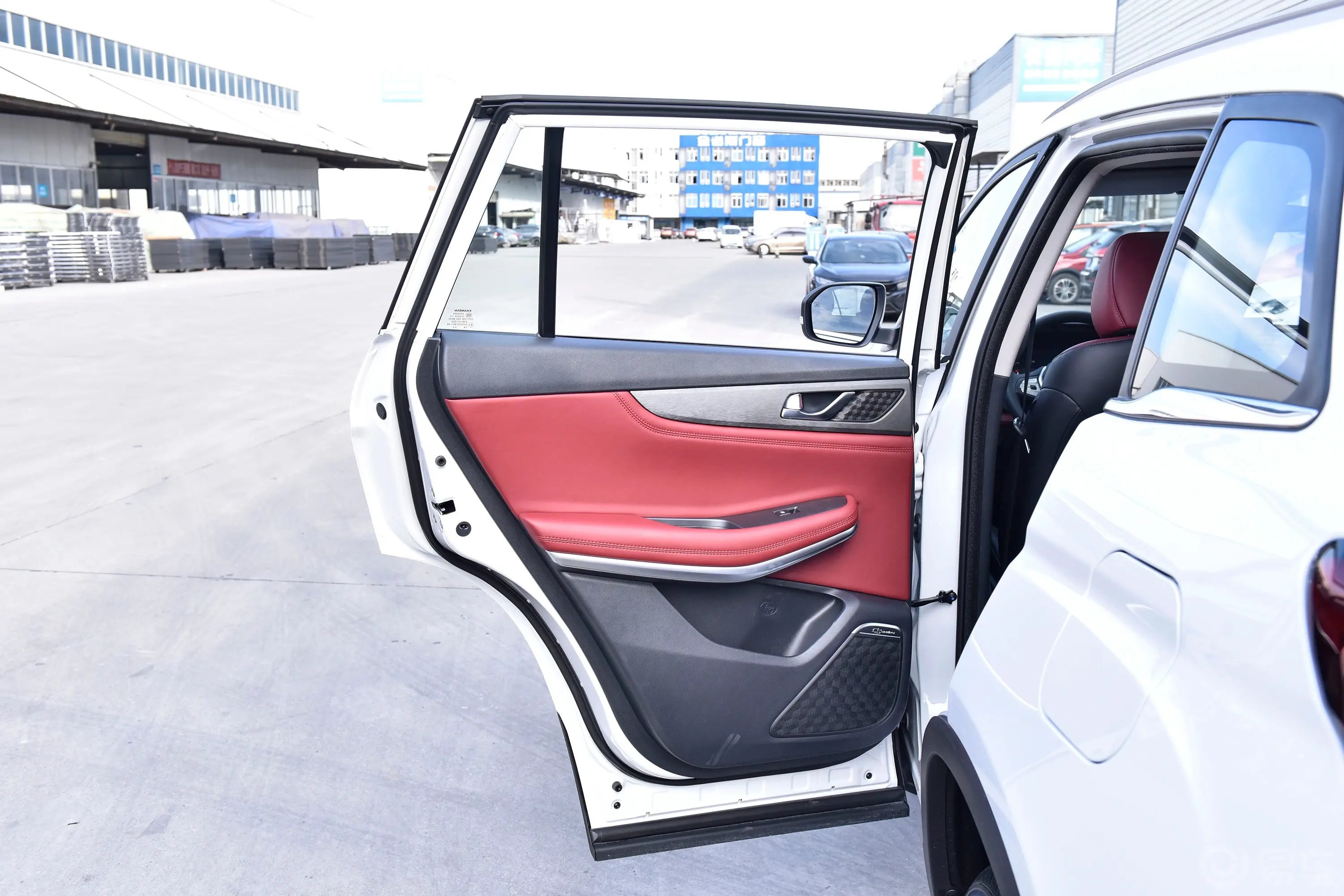 长安CS75畅享版 1.5T 自动豪华型驾驶员侧后车门