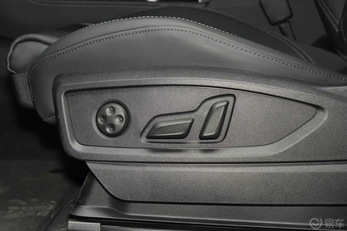 奥迪Q5L Sportback改款 45 TFSI 臻选型主驾座椅调节