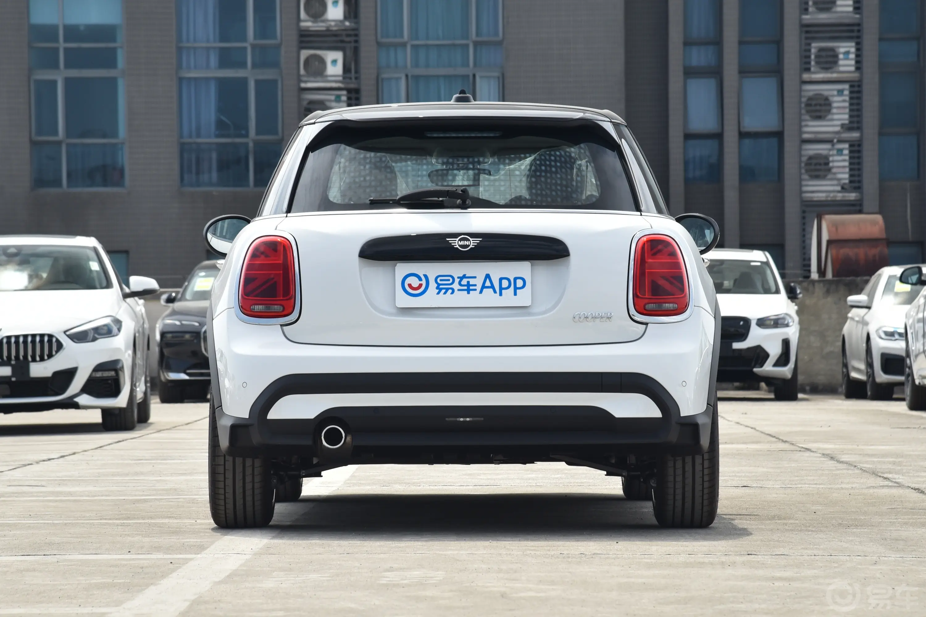 MINI改款 1.5T COOPER 艺术家 五门版正后水平