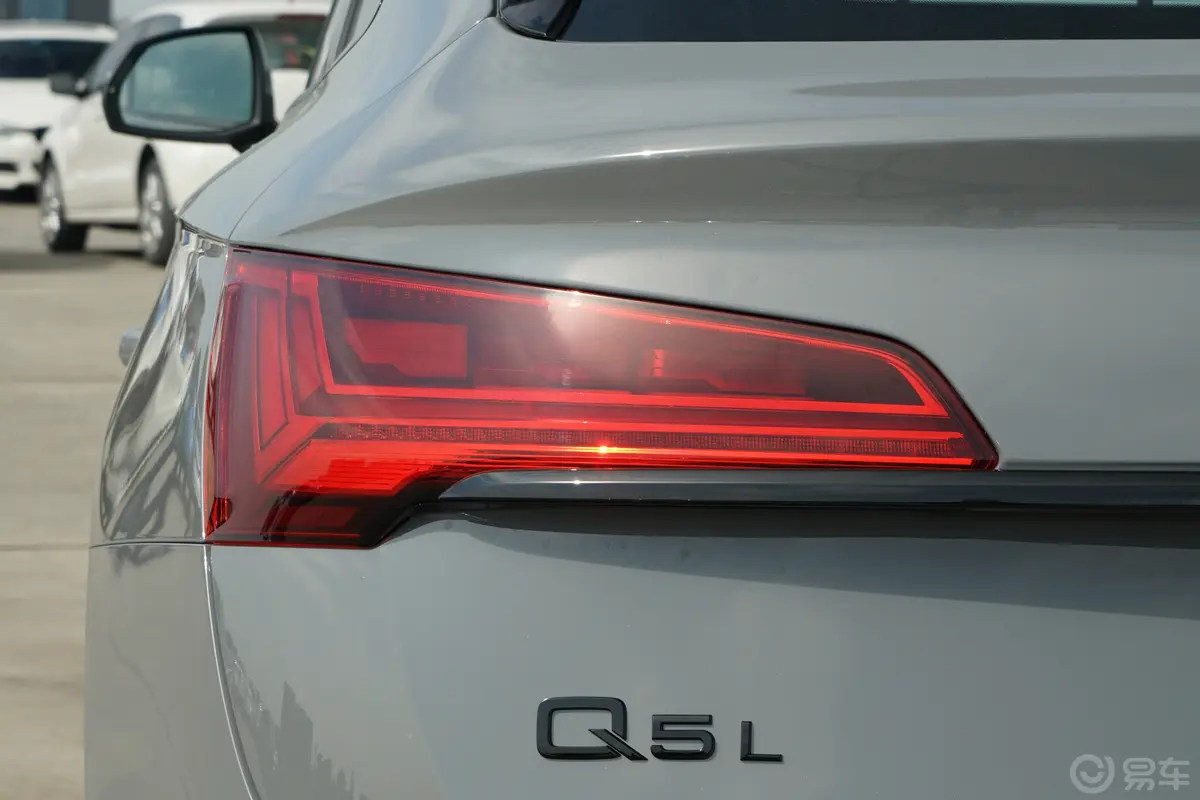 奥迪Q5L Sportback改款 45 TFSI 臻选型外观灯组