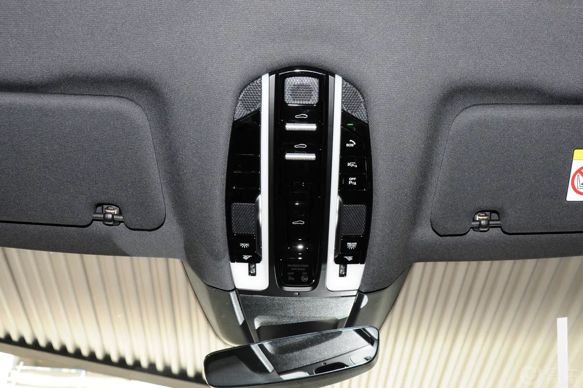 Panamera E-Hybrid改款 Panamera 4 行政加长铂金版 2.9T中控