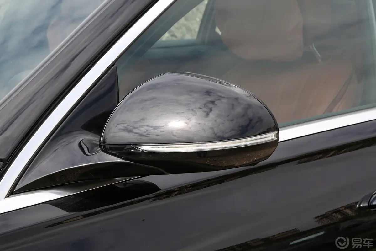 奔驰S级改款 S 400 L 商务型主驾驶后视镜背面