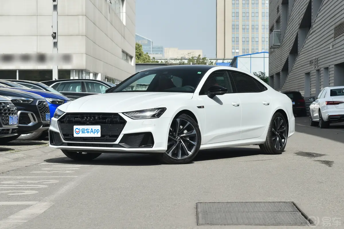 奥迪A7L55 TFSI quattro S-line 志远型 曜黑套装侧前45度车头向左水平