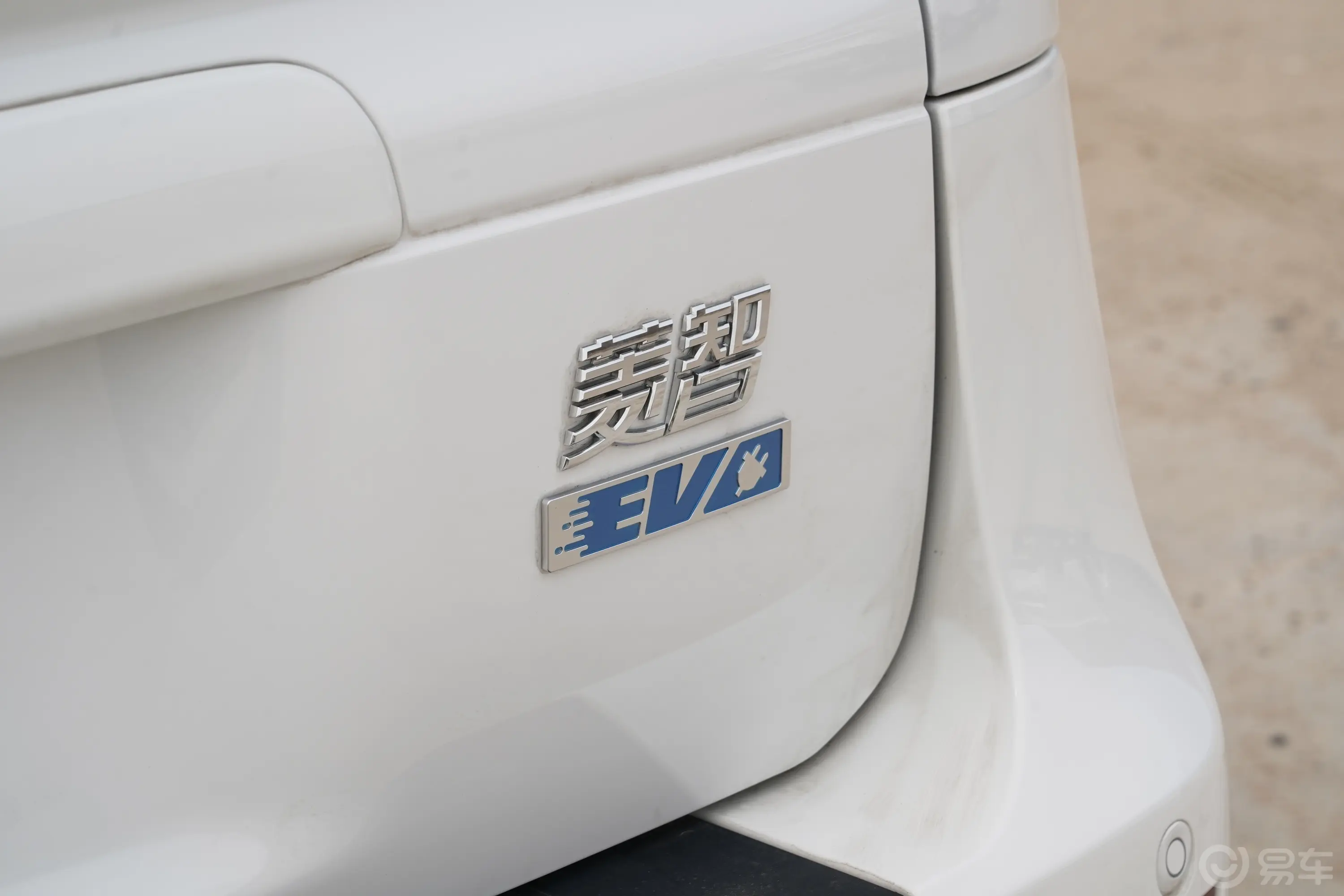 菱智M5 EV客运版 401km 标准型 7座外观细节