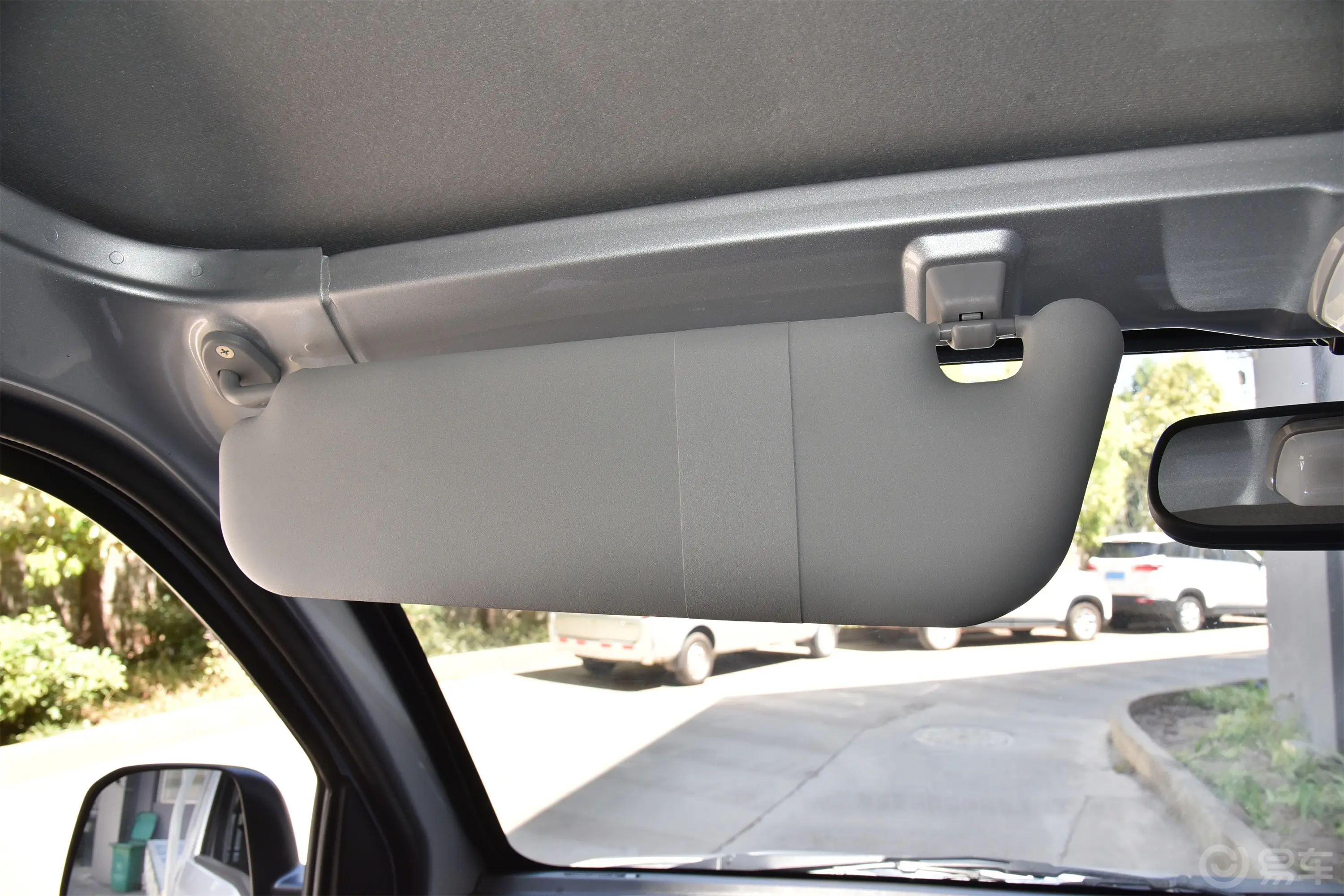 五菱荣光新卡2.0L 单排基本型 2座驾驶位遮阳板