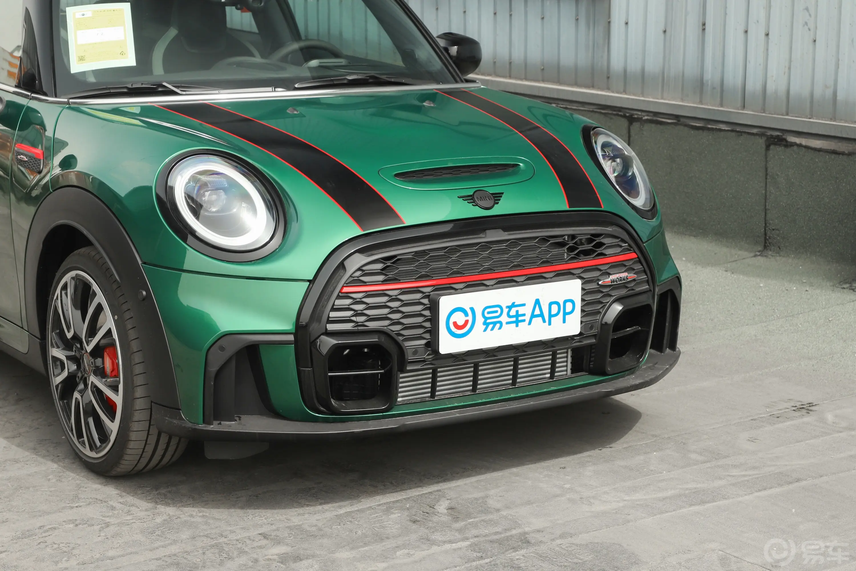 MINI JCW2.0T JOHN COOPER WORKS ALL-IN ULTIMATE终极版前格栅侧俯拍