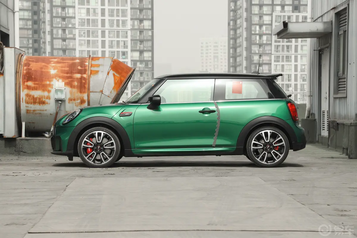 MINI JCW2.0T JOHN COOPER WORKS ALL-IN ULTIMATE终极版正侧车头向左水平