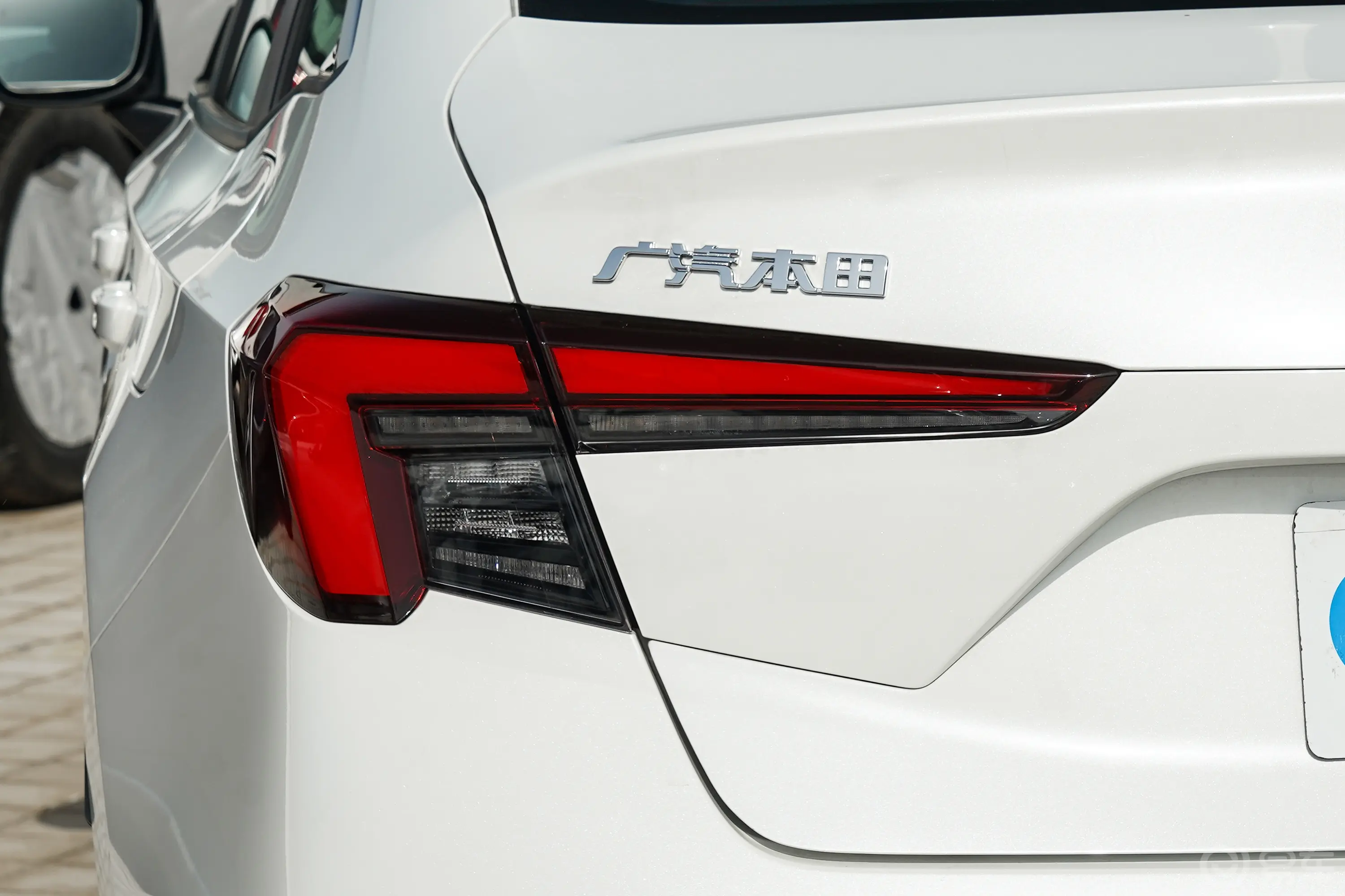 型格240TURBO CVT豪华版外观灯组