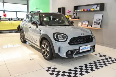 2023款 MINI COUNTRYMAN 改款 2.0T COOPER S ALL4 不羁特别版外观