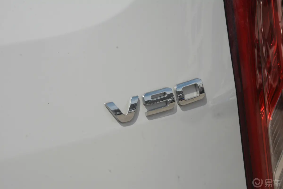 新途V90改款 智达 2.0T 手动后驱单胎长轴高顶 9座外观细节