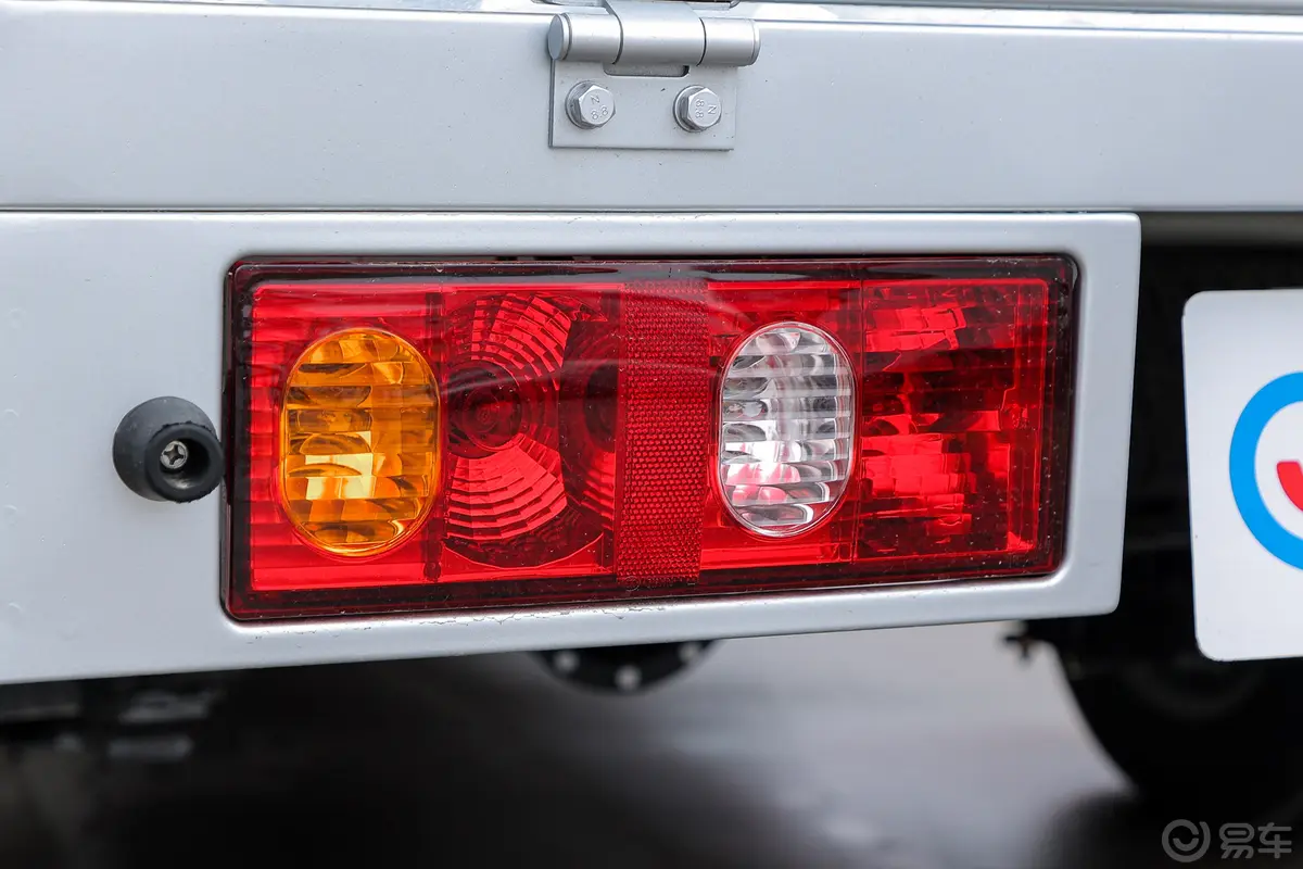 长安星卡1.5L 双排2.55米载货汽车标准型外观灯组