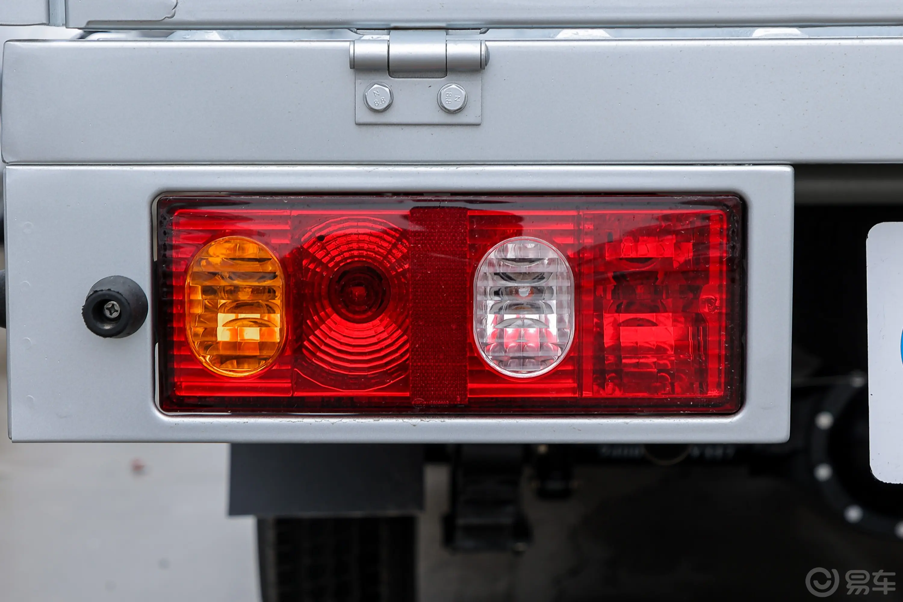 长安星卡1.5L 双排2.55米载货汽车标准型外观灯组