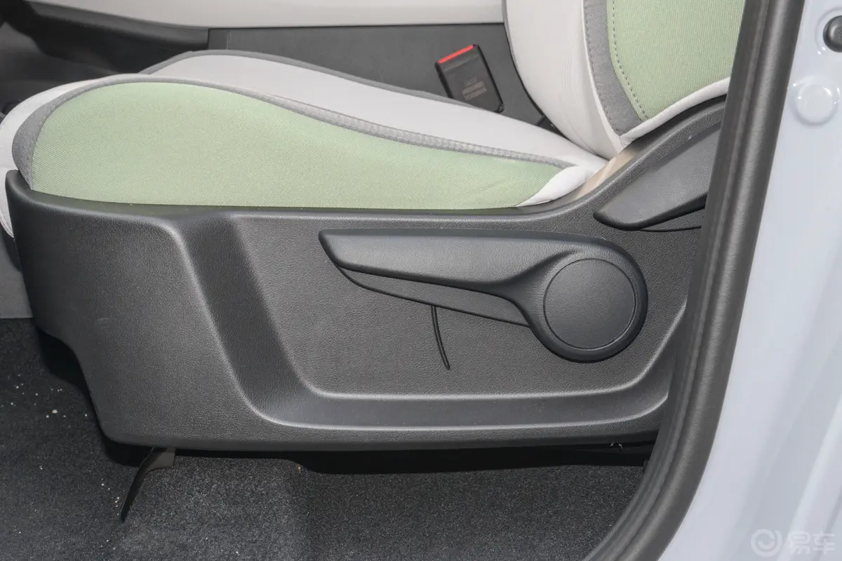 AION YPlus 610km 610 乐享版 三元锂主驾座椅调节