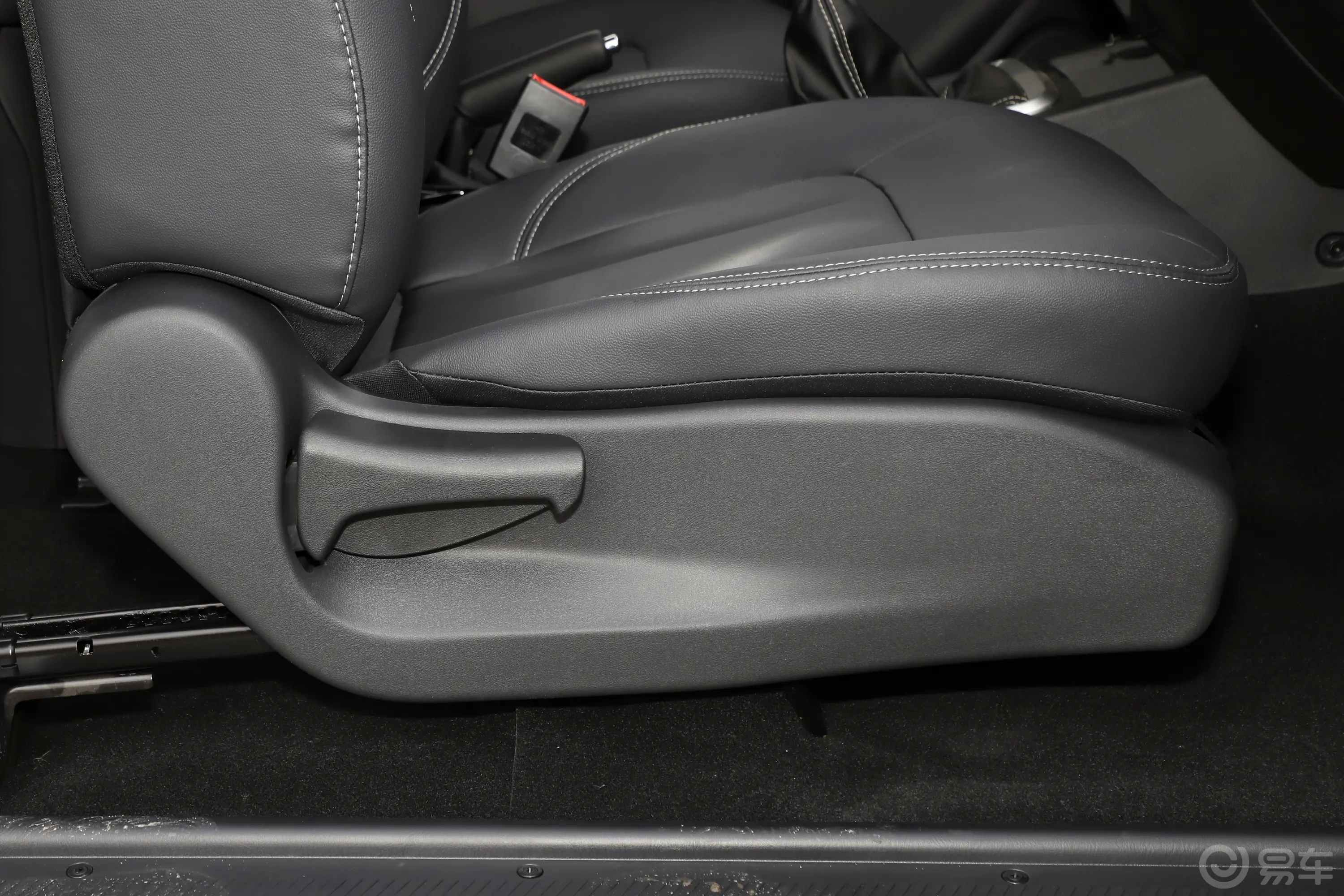 锐骐2.4L 两驱长货箱创业版 汽油副驾座椅调节