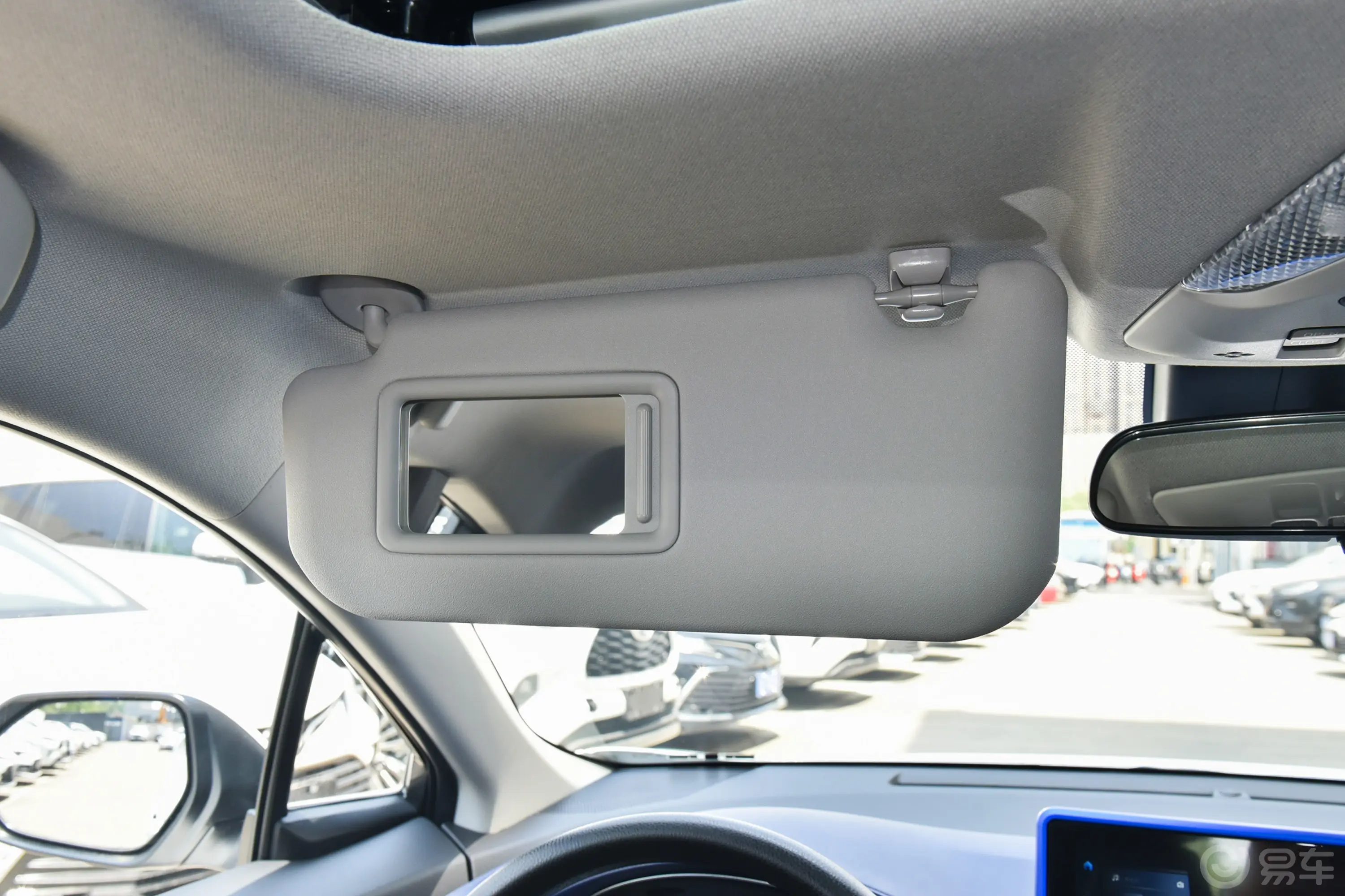 丰田C-HR2.0L 舒适版驾驶位遮阳板
