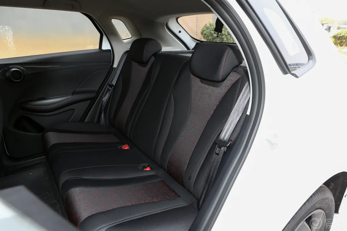 比亚迪e2405km 舒适型后备厢空间特写
