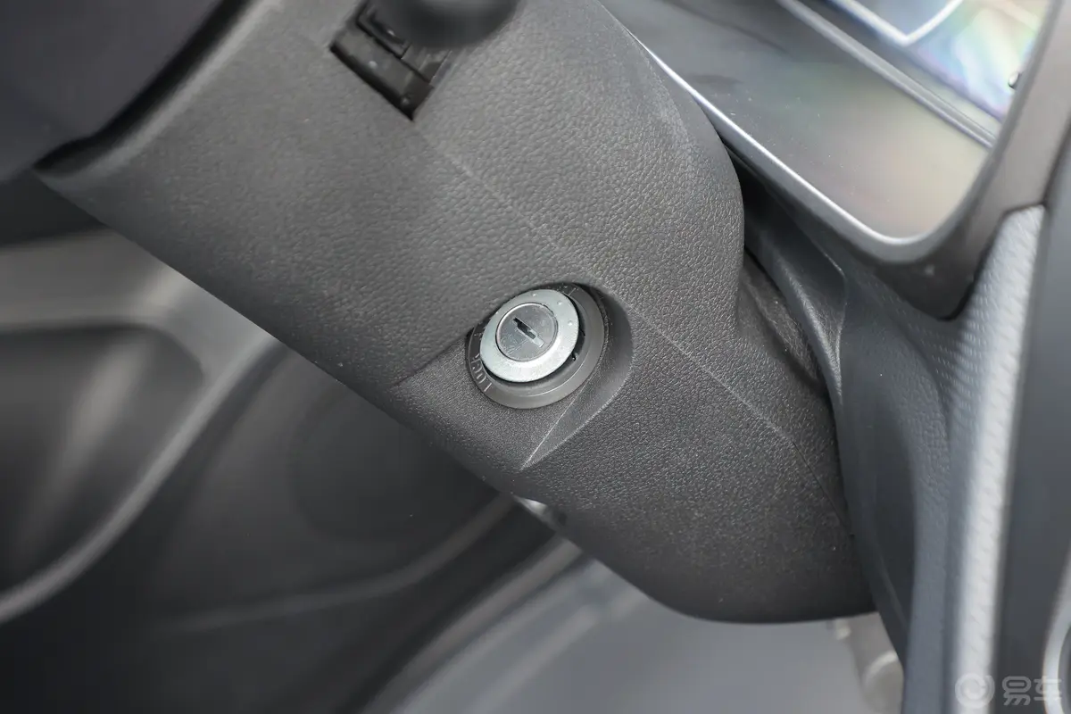 斑马1.5L 双排加长轴距栏板车舒适型钥匙孔或一键启动按键