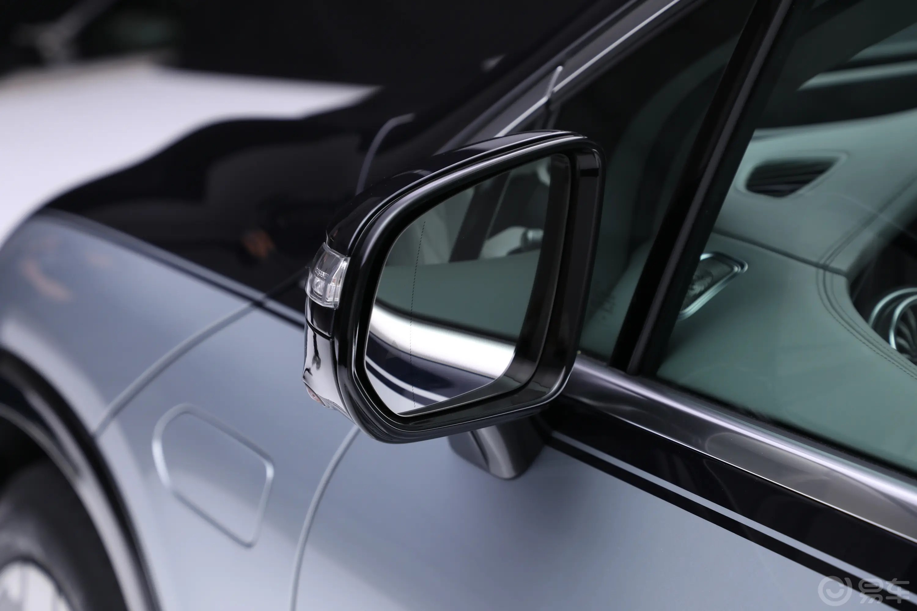 迈巴赫EQS SUV顶配版后视镜镜面
