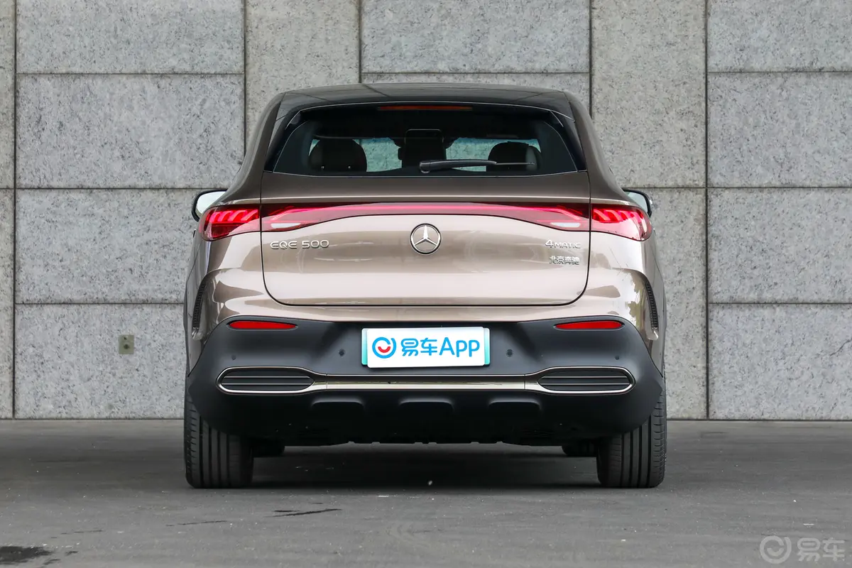 奔驰EQE SUV500 4MATIC正后水平