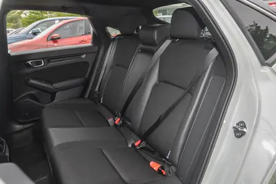 2023款 思域 HATCHBACK e:HEV 2.0L E-CVT极控版空间