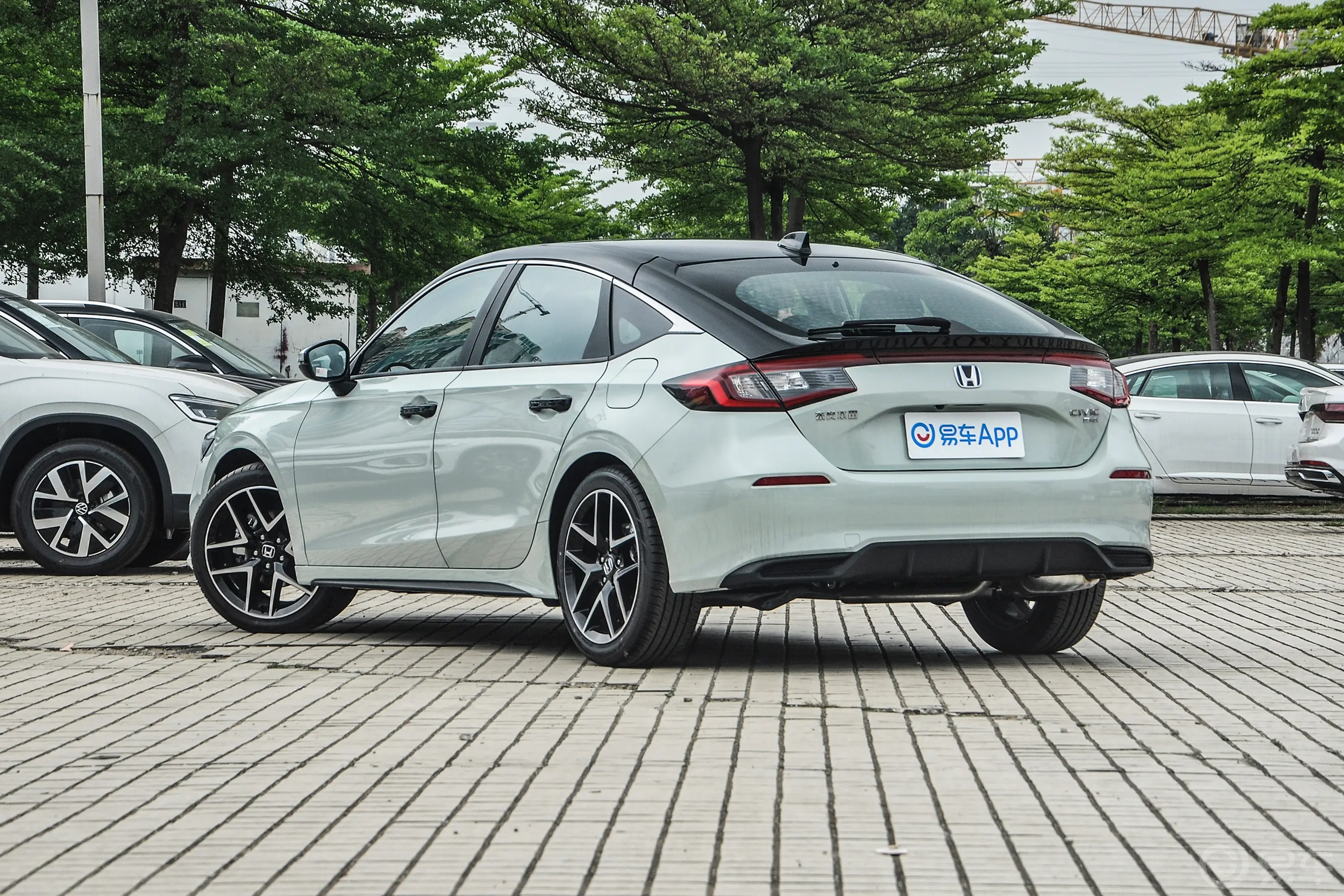 思域HATCHBACK e:HEV 2.0L E-CVT极控版侧后45度车头向左水平