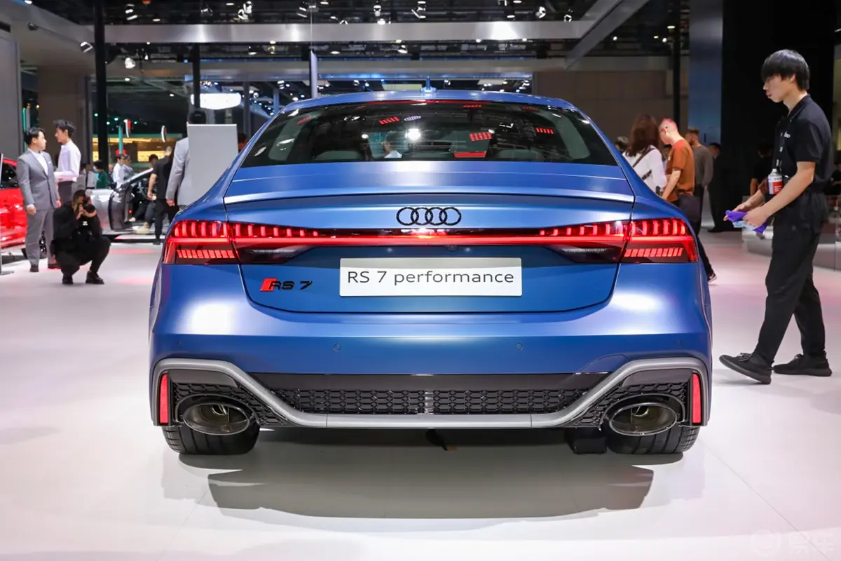 奥迪RS 74.0T Sportback Performance