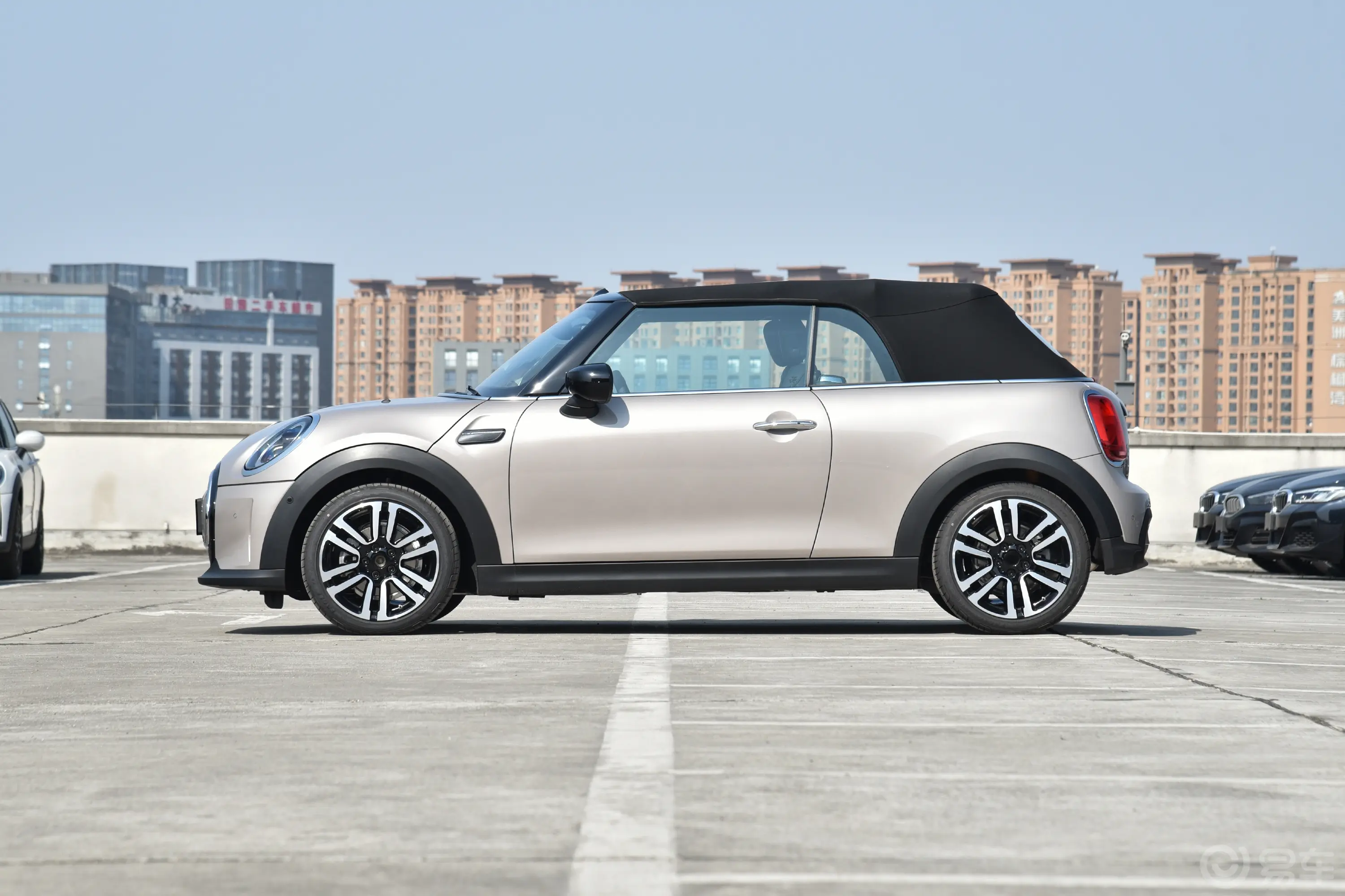 MINI CABRIO改款 1.5T COOPER CABRIO 艺术家正侧车头向左水平