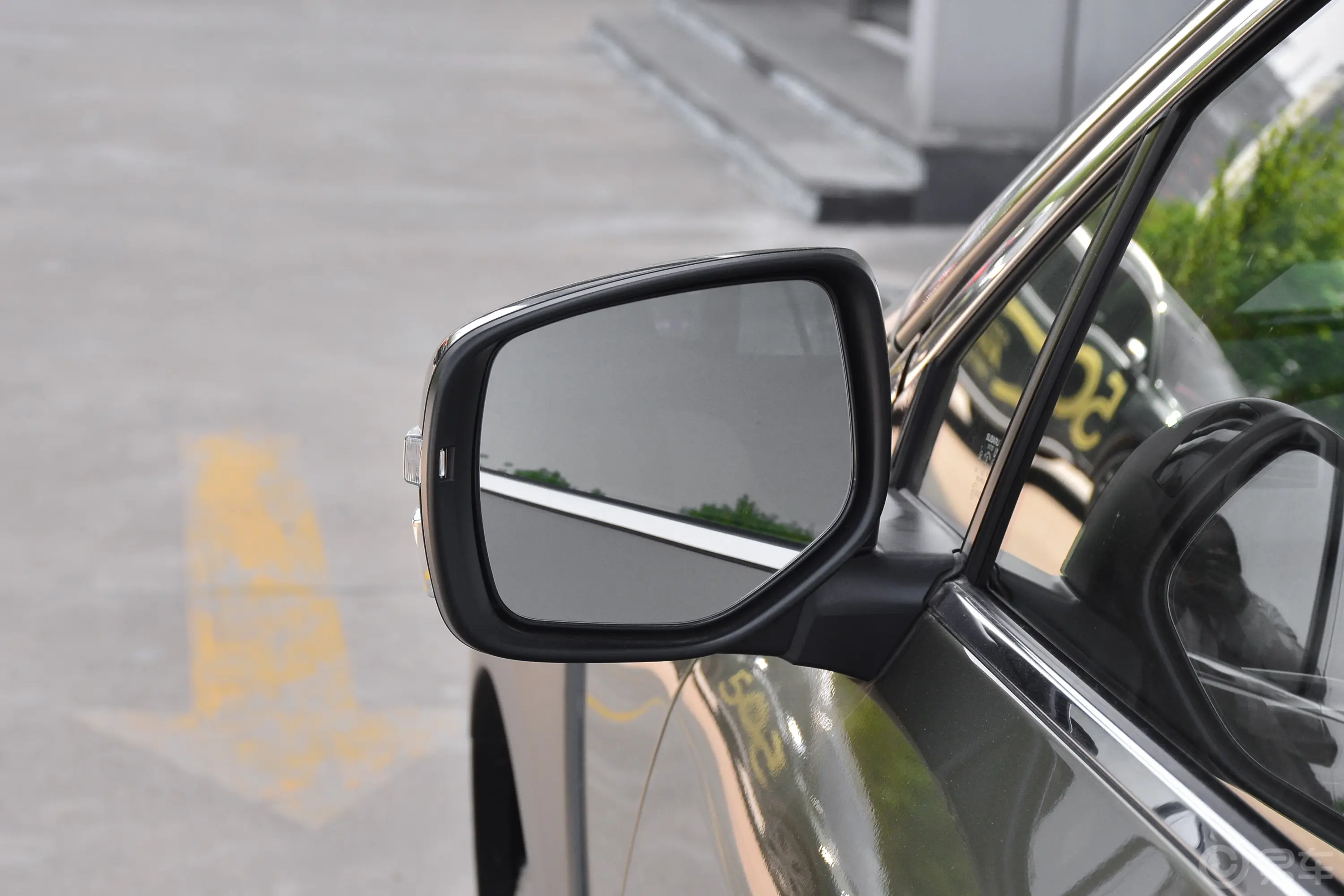 傲虎2.5i AWD探享版EyeSight后视镜镜面