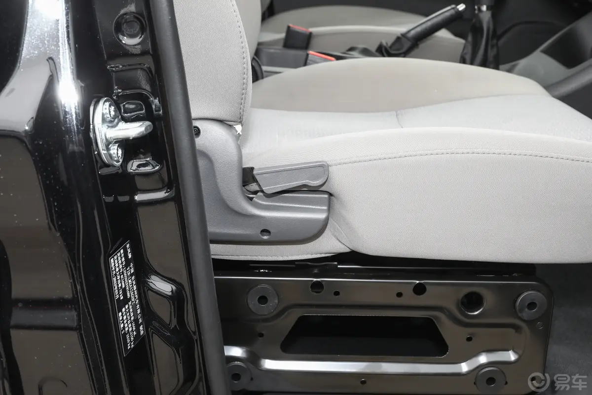 菱智V3 1.6L 基本型 2座副驾座椅调节