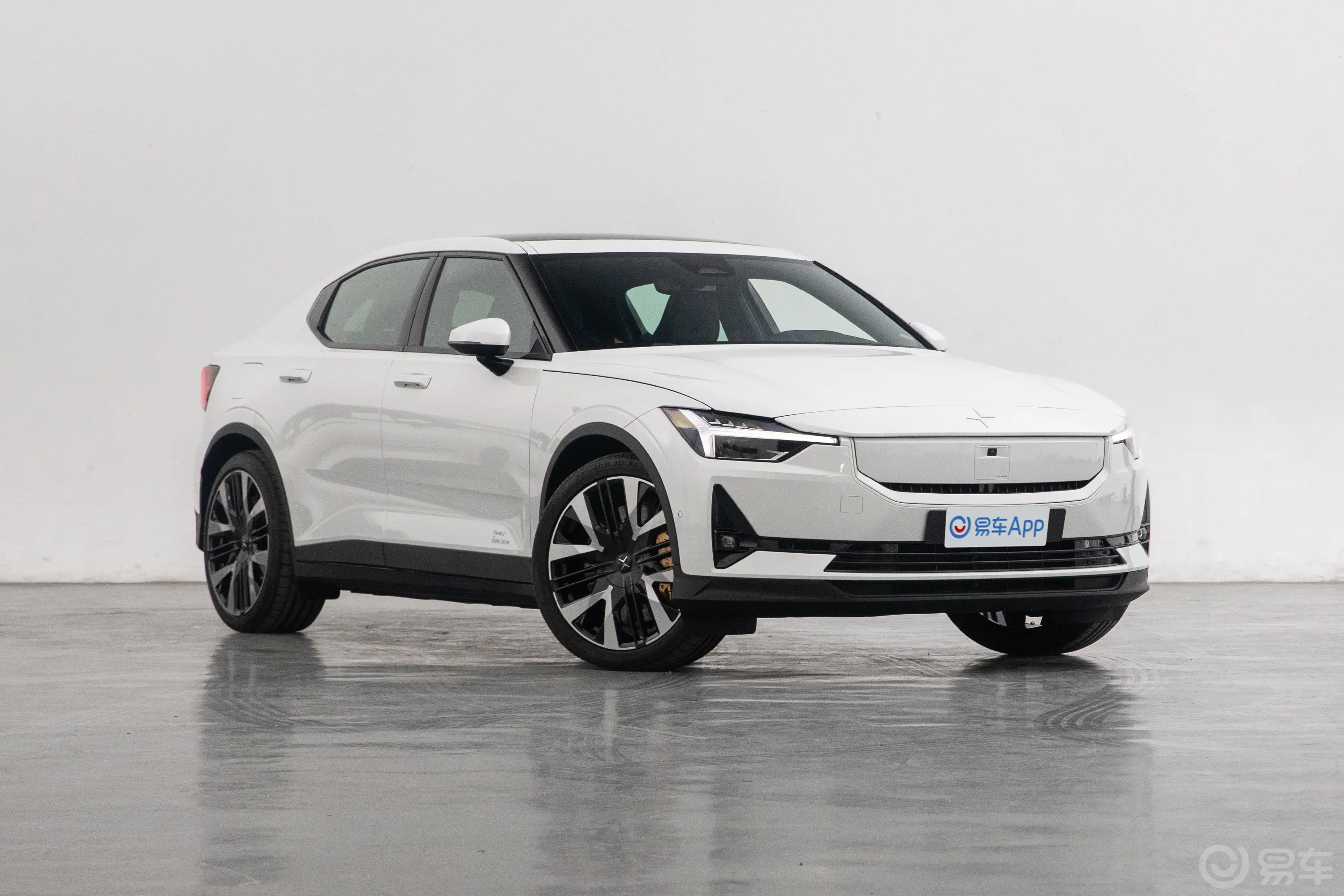 Polestar 2650km 双电机长续航版慢充充电口