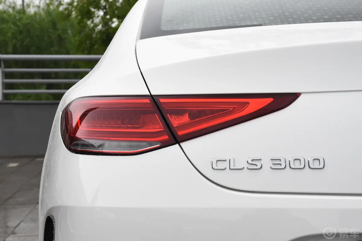 奔驰CLS级改款 CLS 300 动感型外观灯组