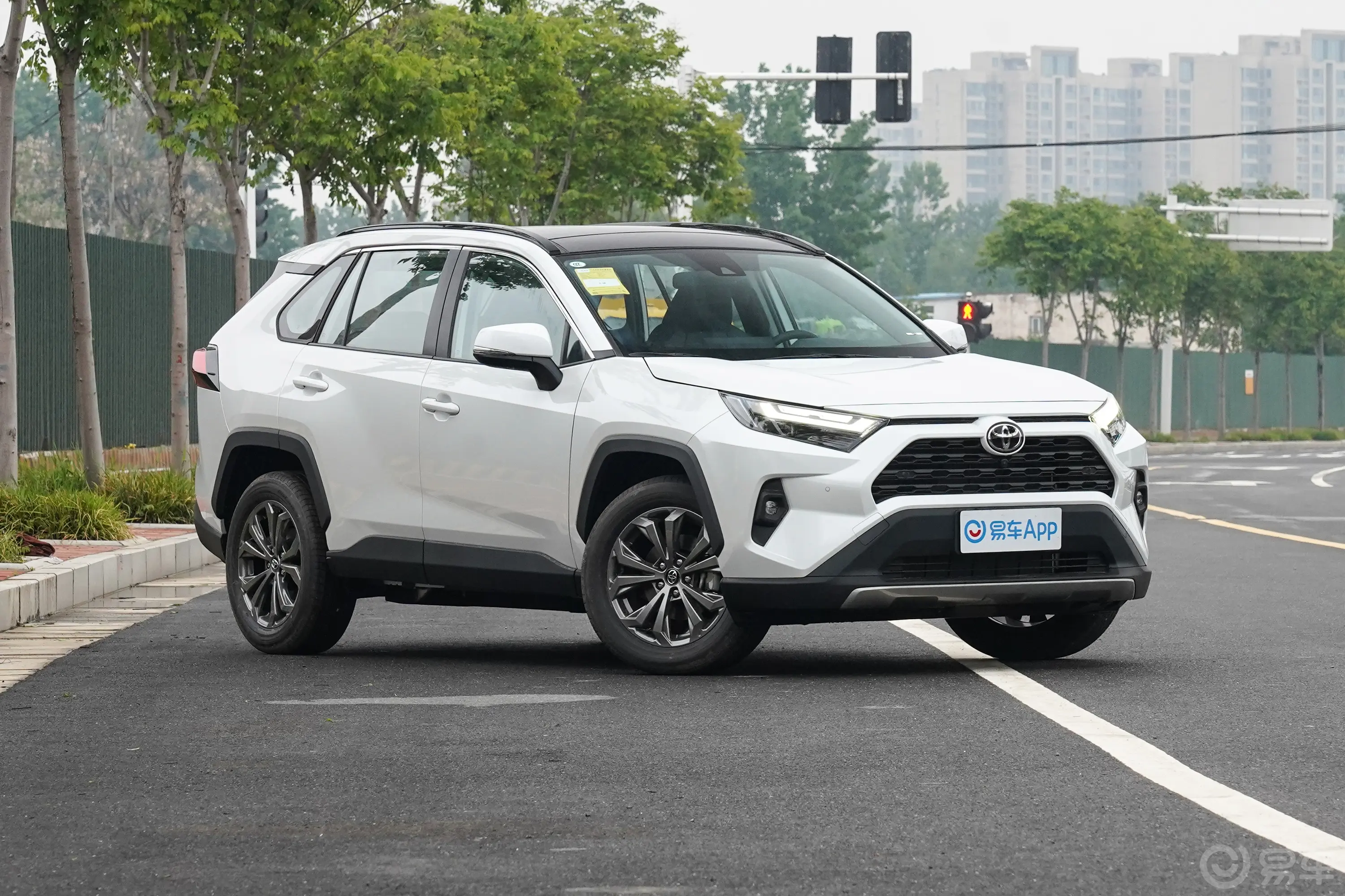 RAV4荣放2.0L 两驱风尚PLUS版发动机舱整体