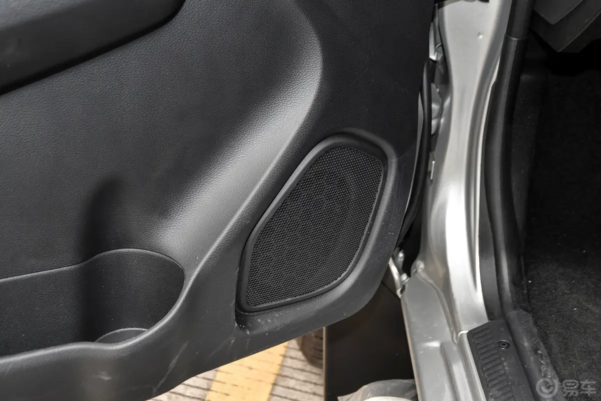 锐骐2.4T 四驱山地版舒适型 柴油音响和品牌