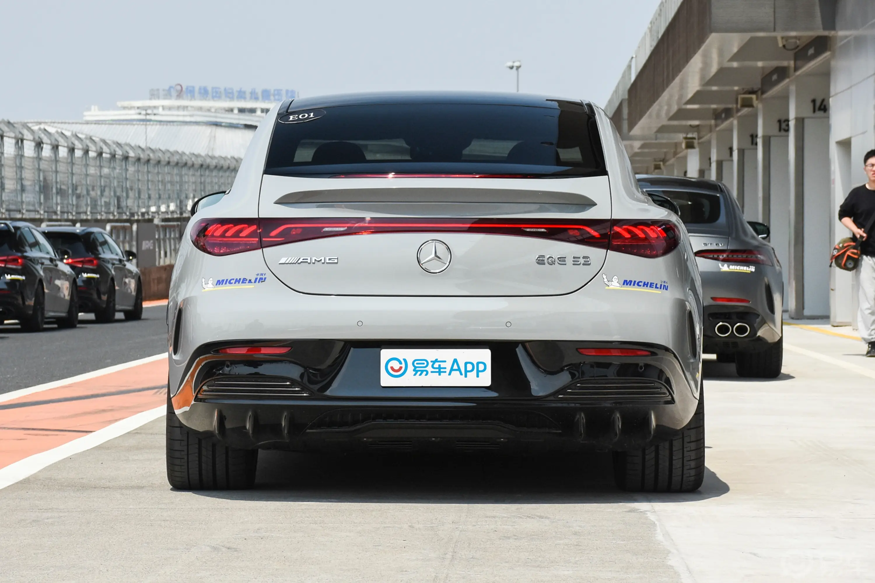 奔驰EQE AMGEQE AMG 53 4MATIC+正后水平