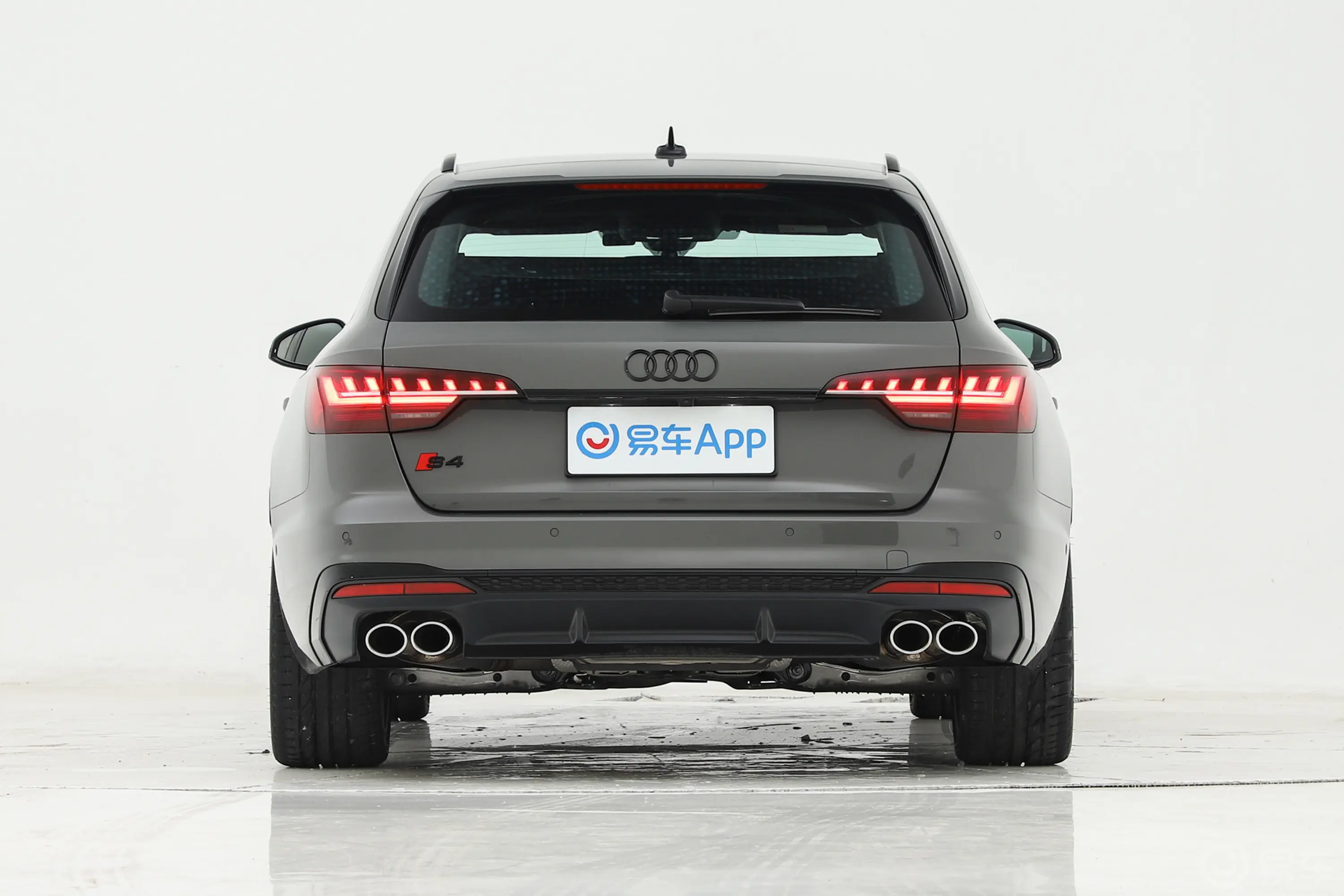 奥迪S4Avant 3.0T正后水平