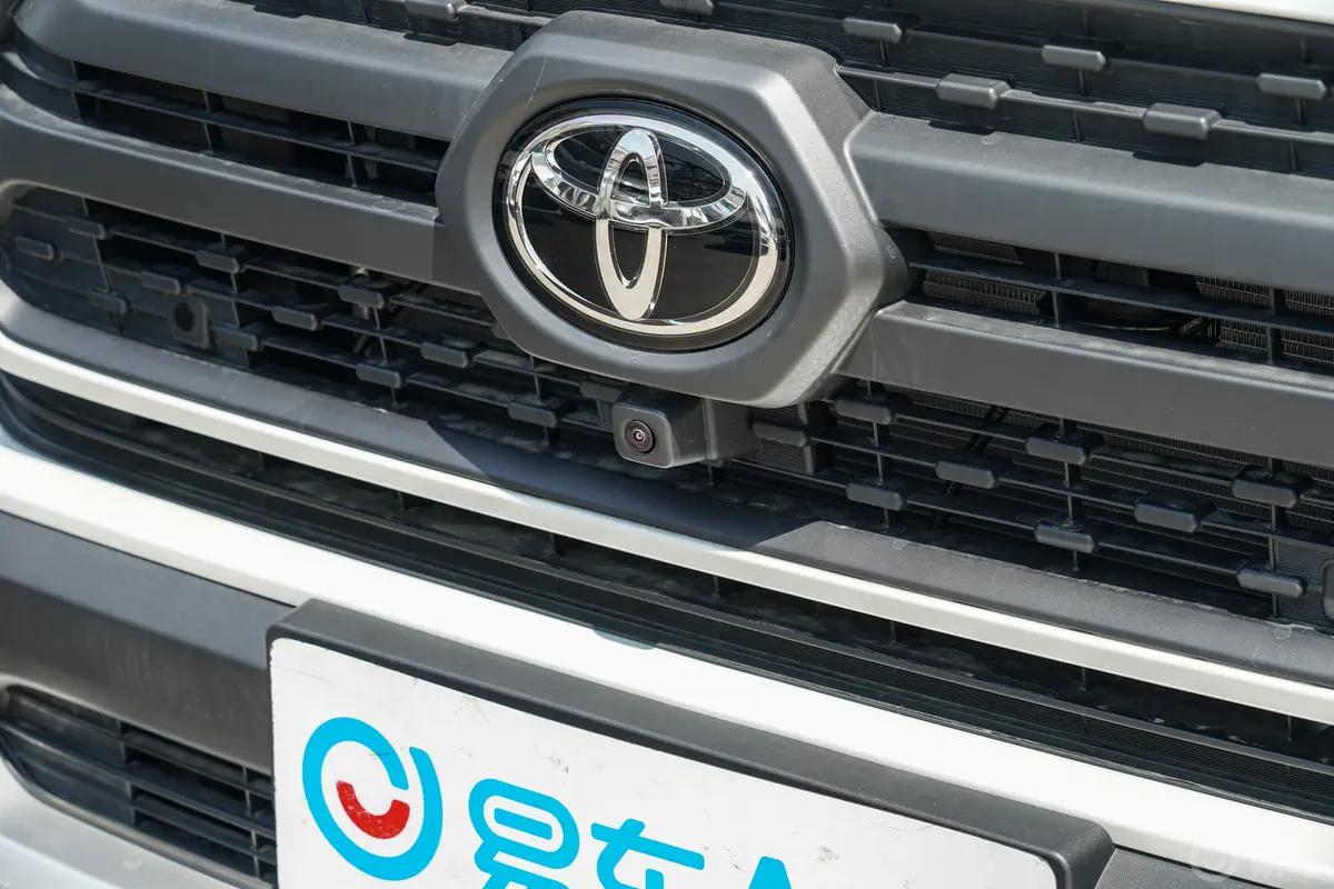 RAV4荣放2.0L 四驱探险PLUS版外观细节