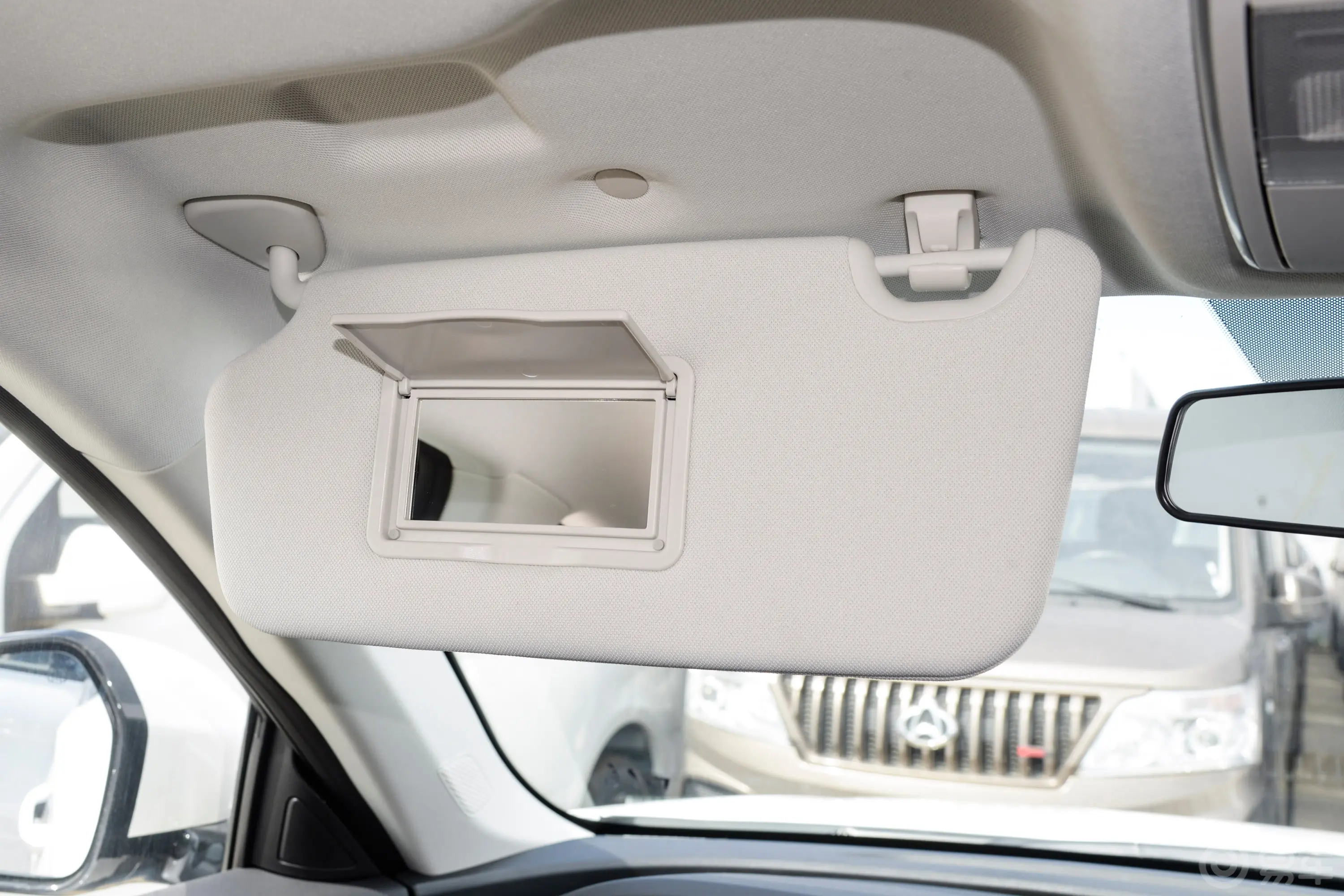 长安欧尚X7 PLUS畅享版 1.5T 双离合尊贵型 5座驾驶位遮阳板