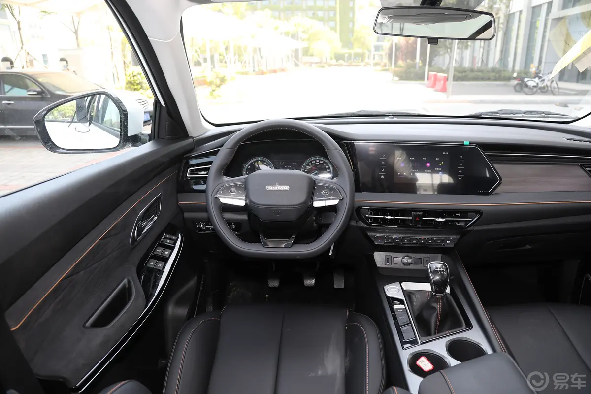 长安欧尚X7 PLUS畅享版 1.5T 手动家悦型 5座驾驶位区域