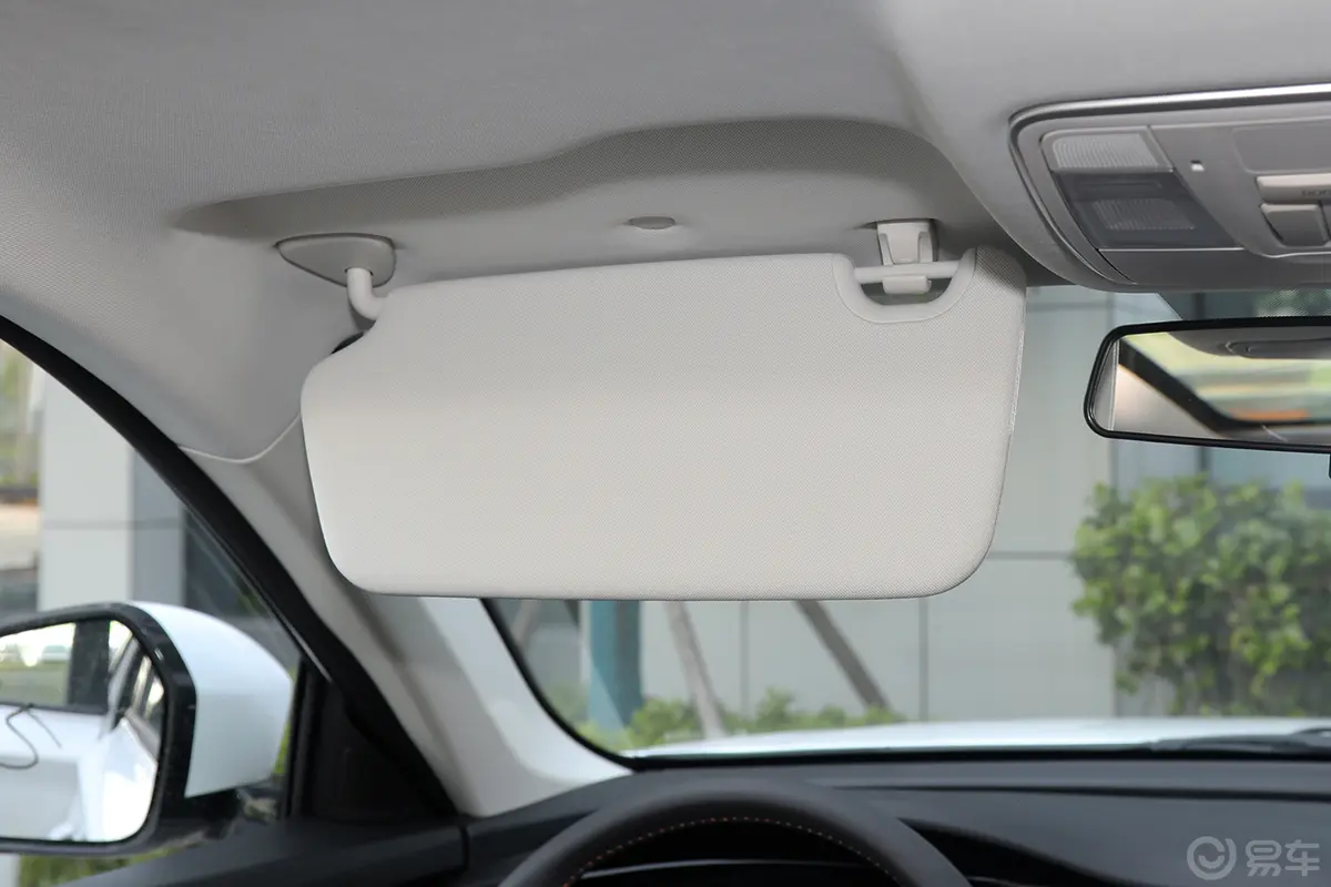 长安欧尚X7 PLUS畅享版 1.5T 手动家悦型 5座驾驶位遮阳板