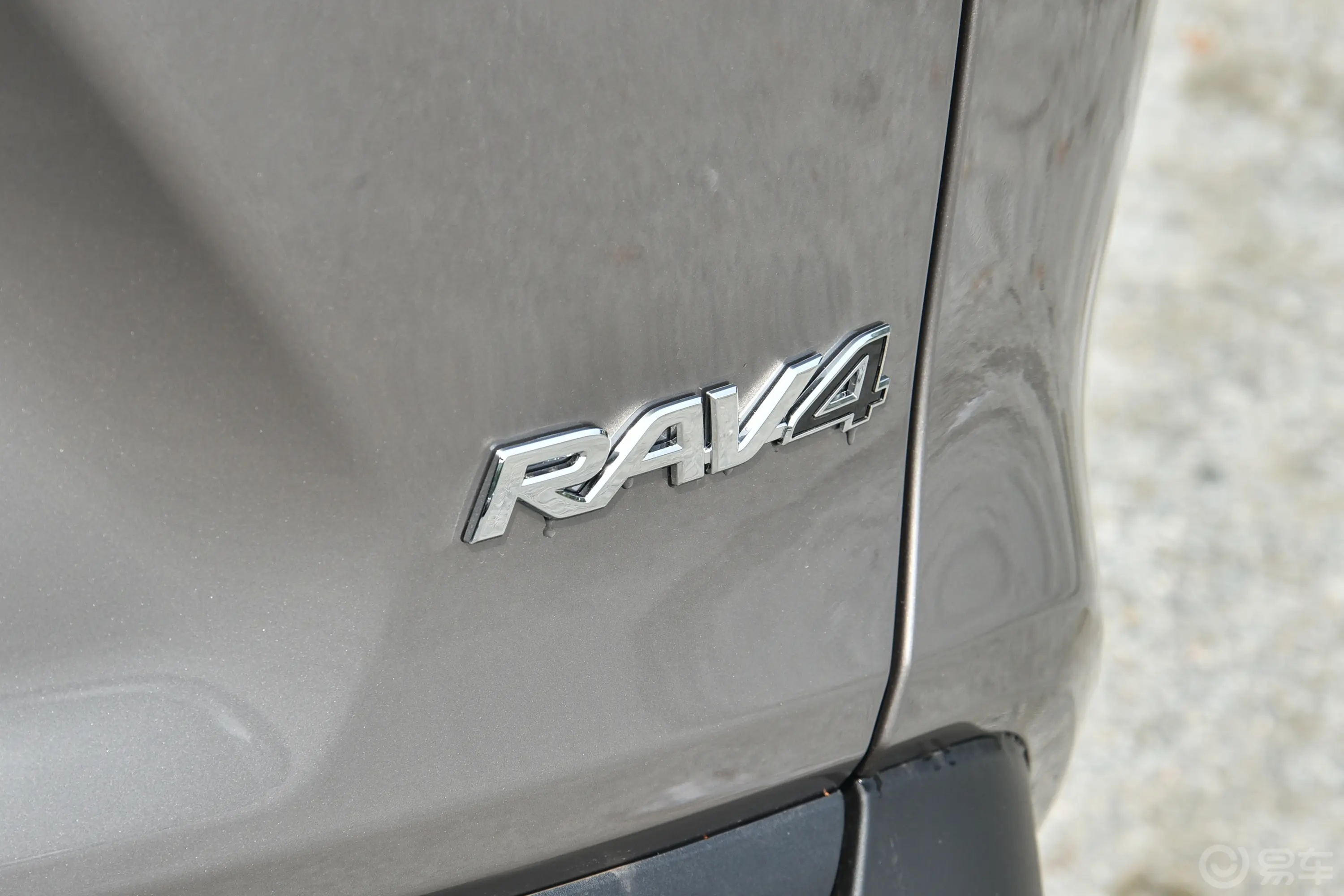 RAV4荣放2.0L 两驱风尚版外观细节