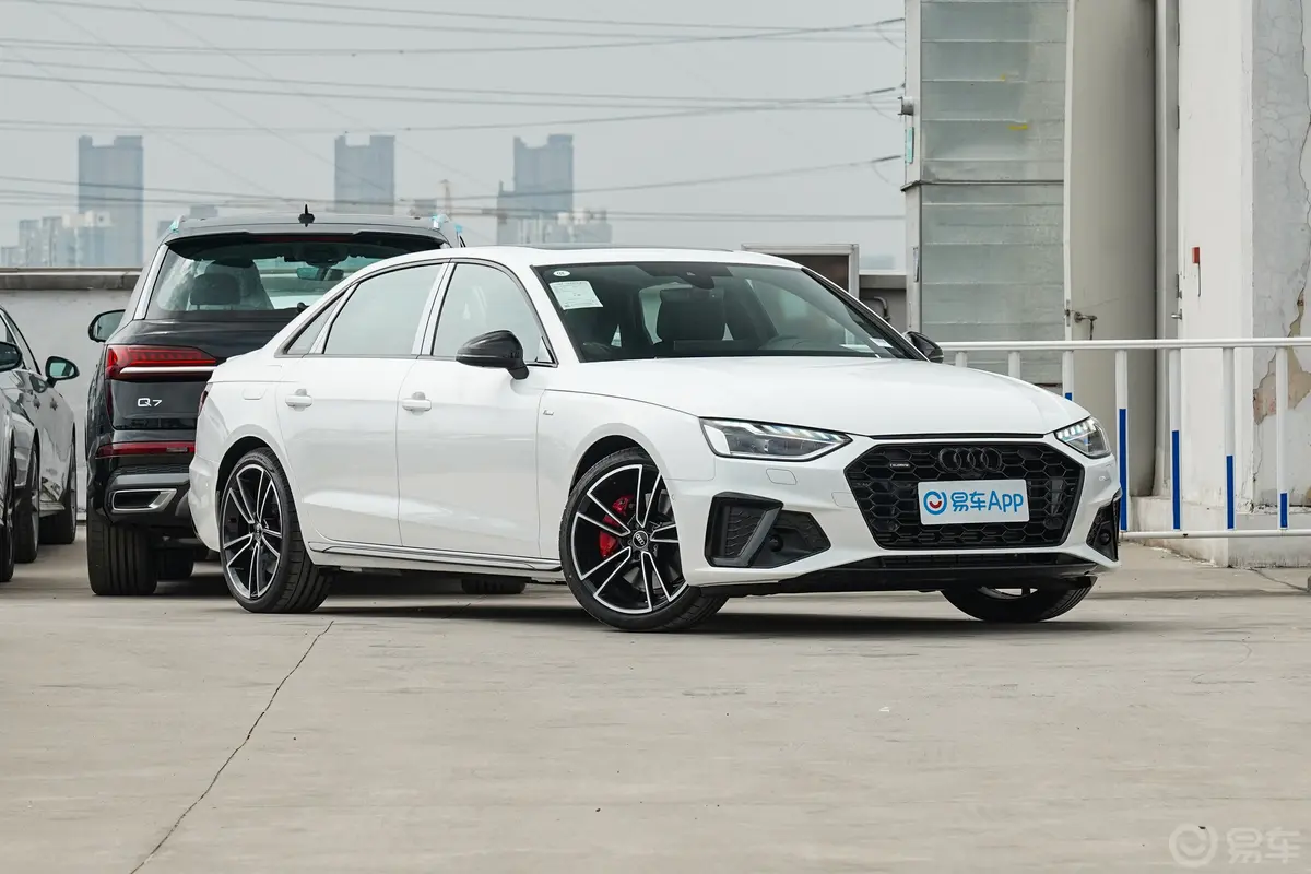 奥迪A4L45 TFSI quattro 臻选动感型车辆信息铭牌