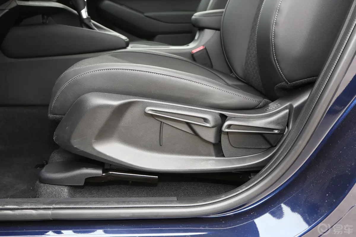 本田XR-V改款 1.5L 热潮版主驾座椅调节