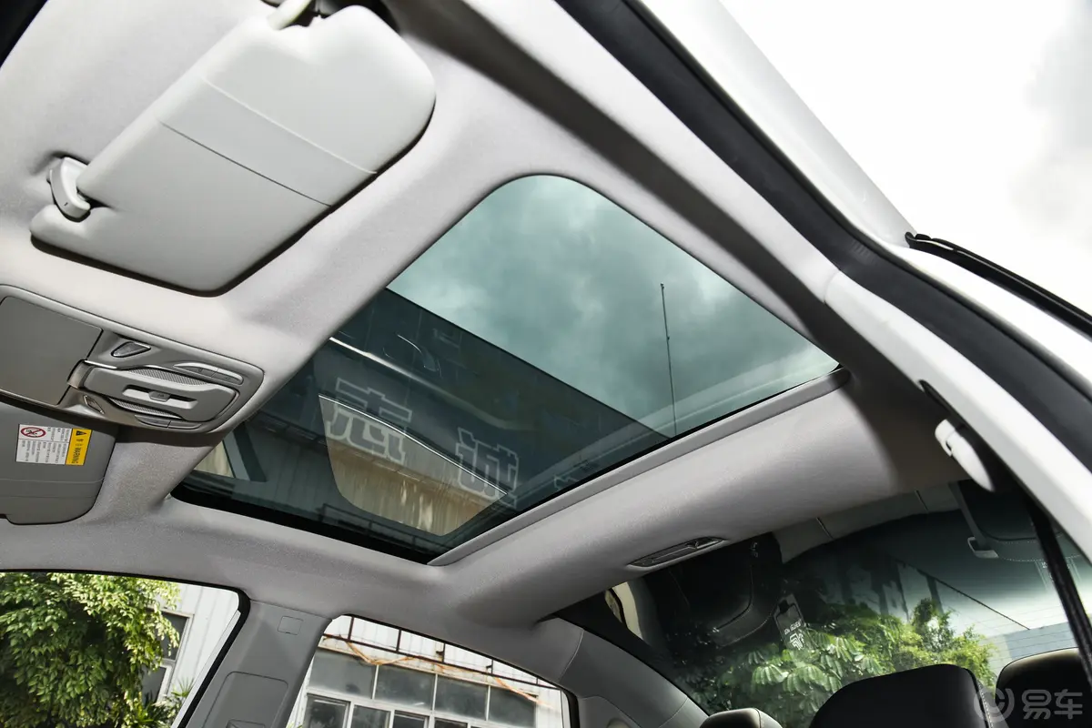 荣威i6 MAX EV502km 500天幕旗舰版天窗内拍关闭
