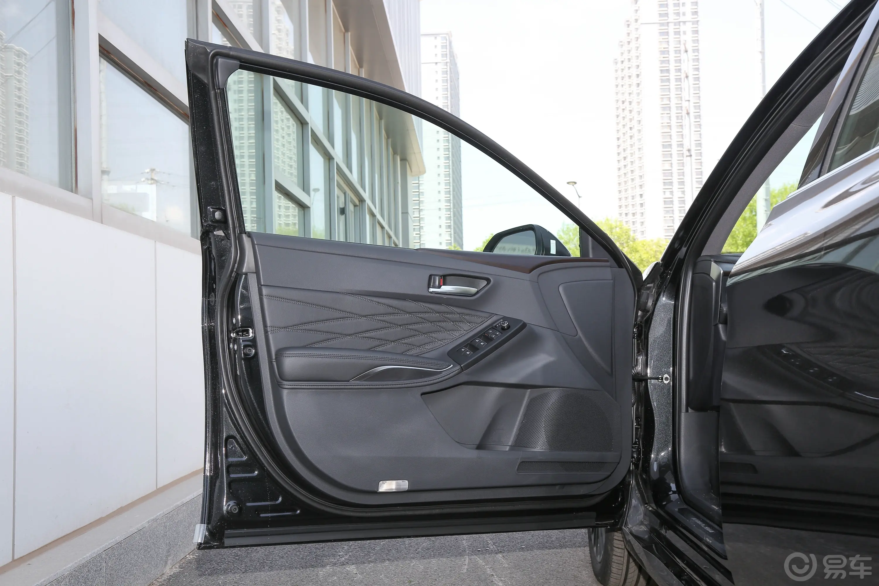 亚洲龙2.5L 自动Touring尊贵版驾驶员侧前车门