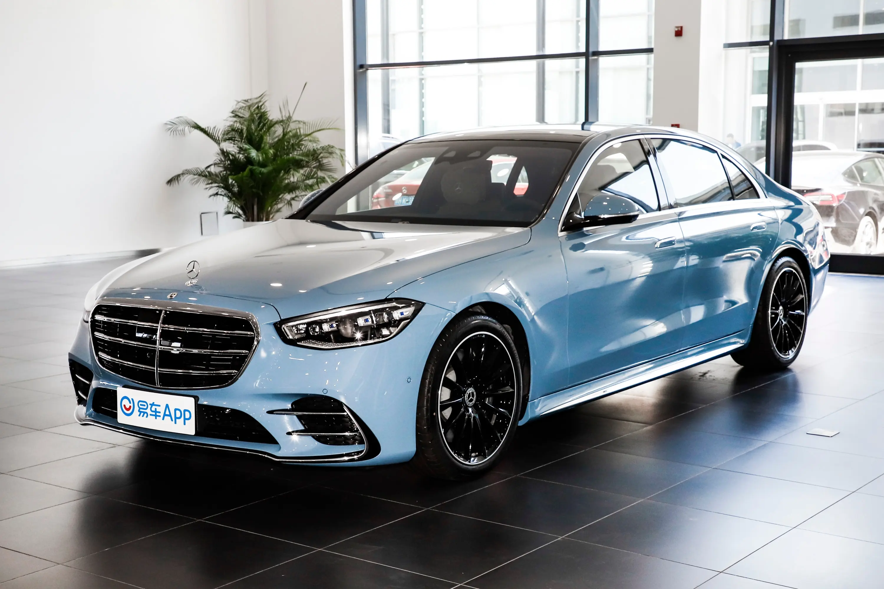 【奔驰S级S 500 L 4MATIC 匠心高定版侧前45度车头向左水平图片汽车图片大全】易车