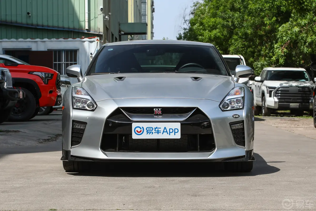 GT-R3.8T  Premium正前水平