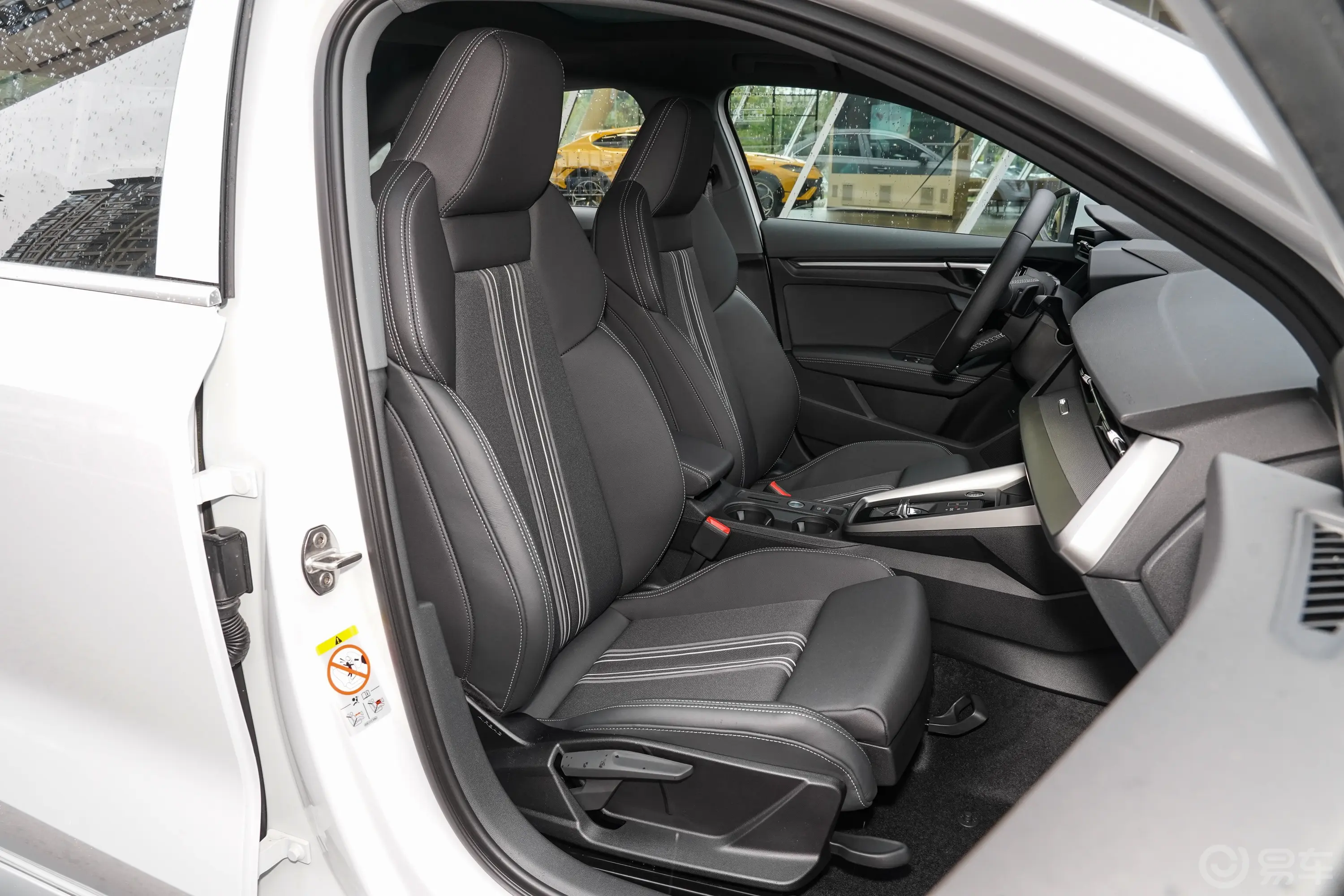 奥迪A3改款 A3L Limousine 35 TFSI 时尚运动型副驾驶座椅
