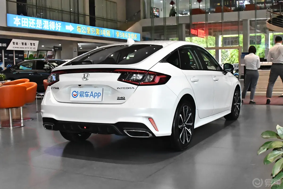 型格HATCHBACK 240TURBO CVT领潮版侧后45度车头向右水平