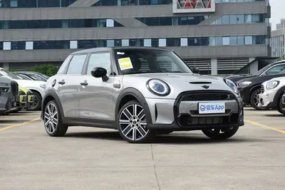 2023款 MINI 改款 2.0T COOPER S 艺术家 五门版外观